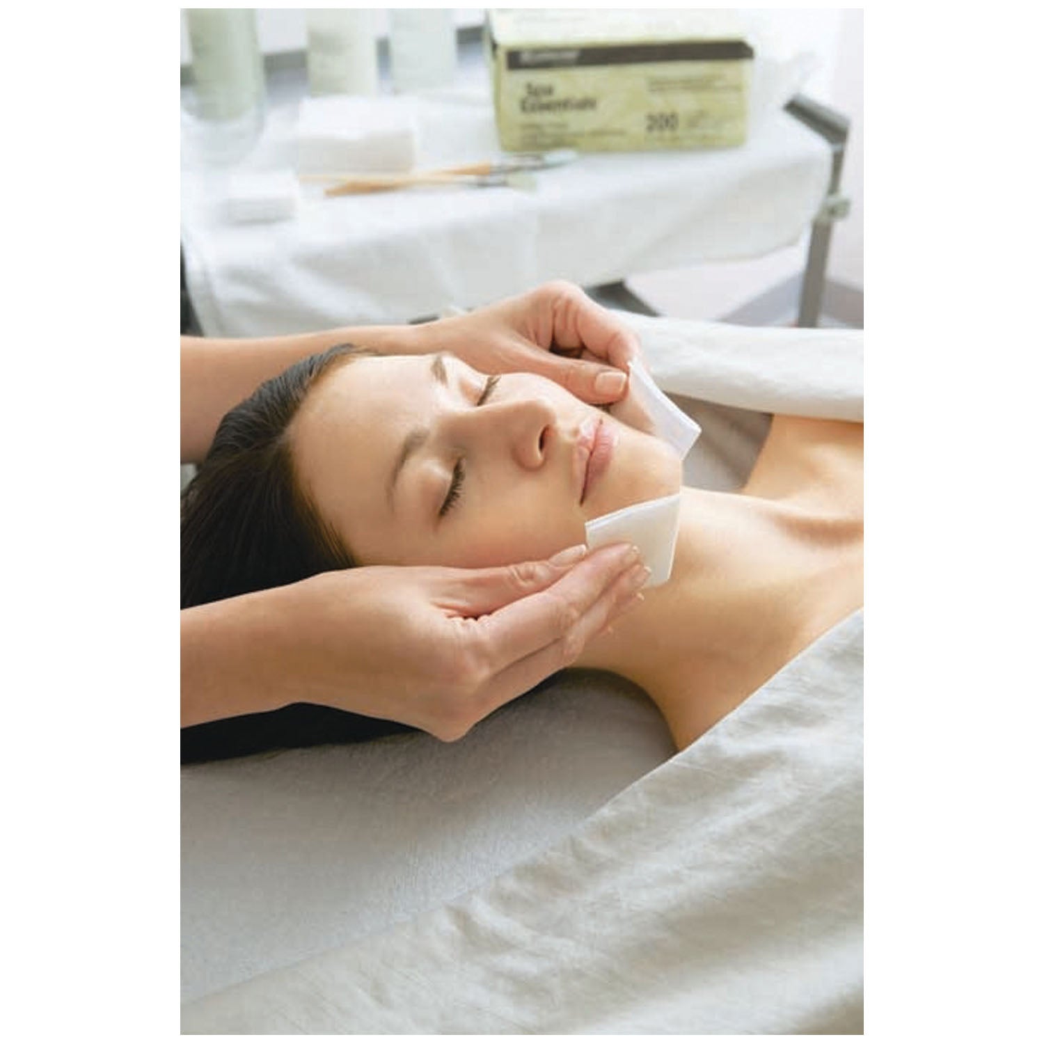 GRAHAM MEDICAL QUALITY ESTHETIC WIPES "SpaEssentials® Wipes, Non-Woven, White, 2\" x 2\", 200/pk, 25 pk/cs"