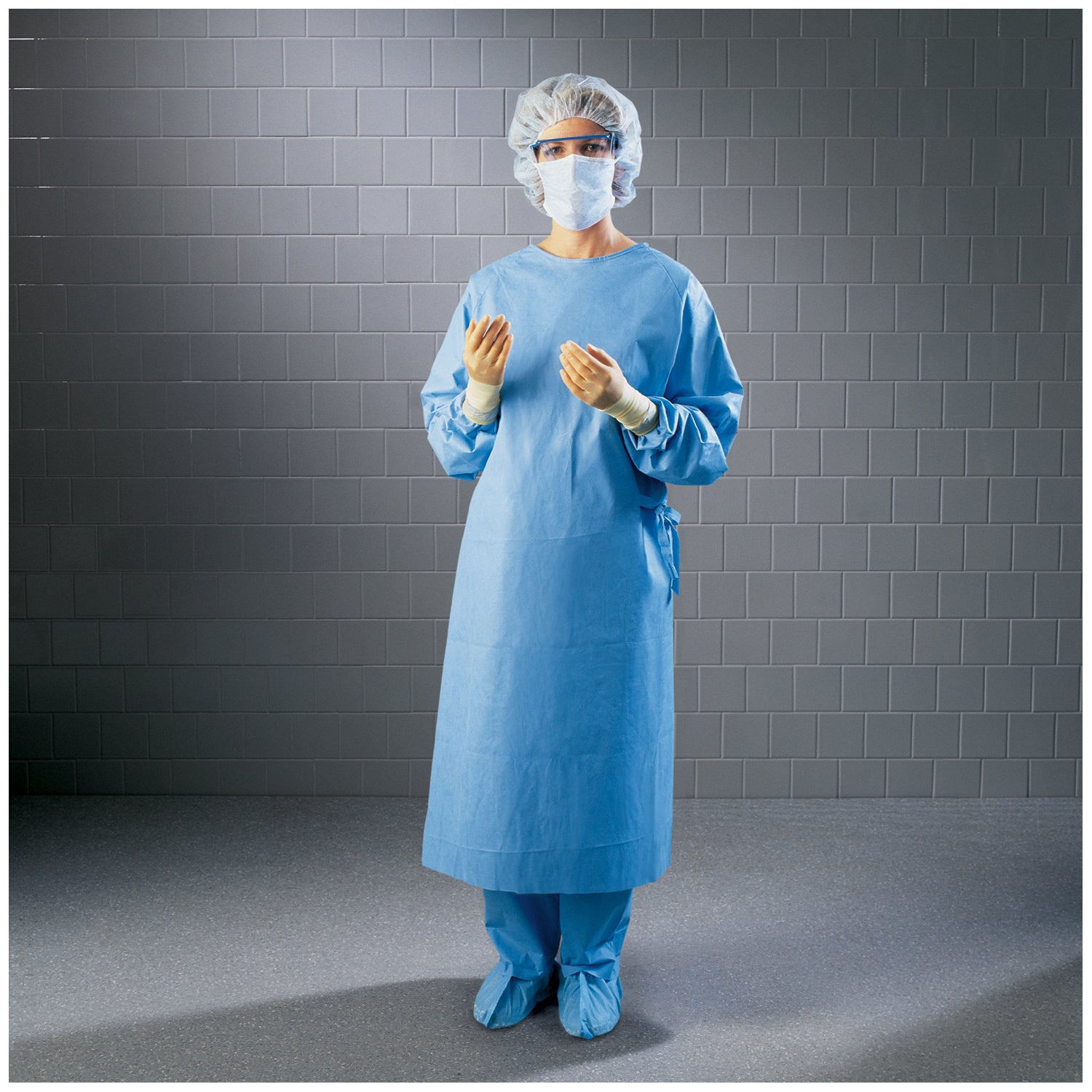 HALYARD ULTRA S Surgical Gown, Towel, AAMI 3 Liquid Barrier Standard, Non-Reinforced, Sterile, Small, 32/cs
