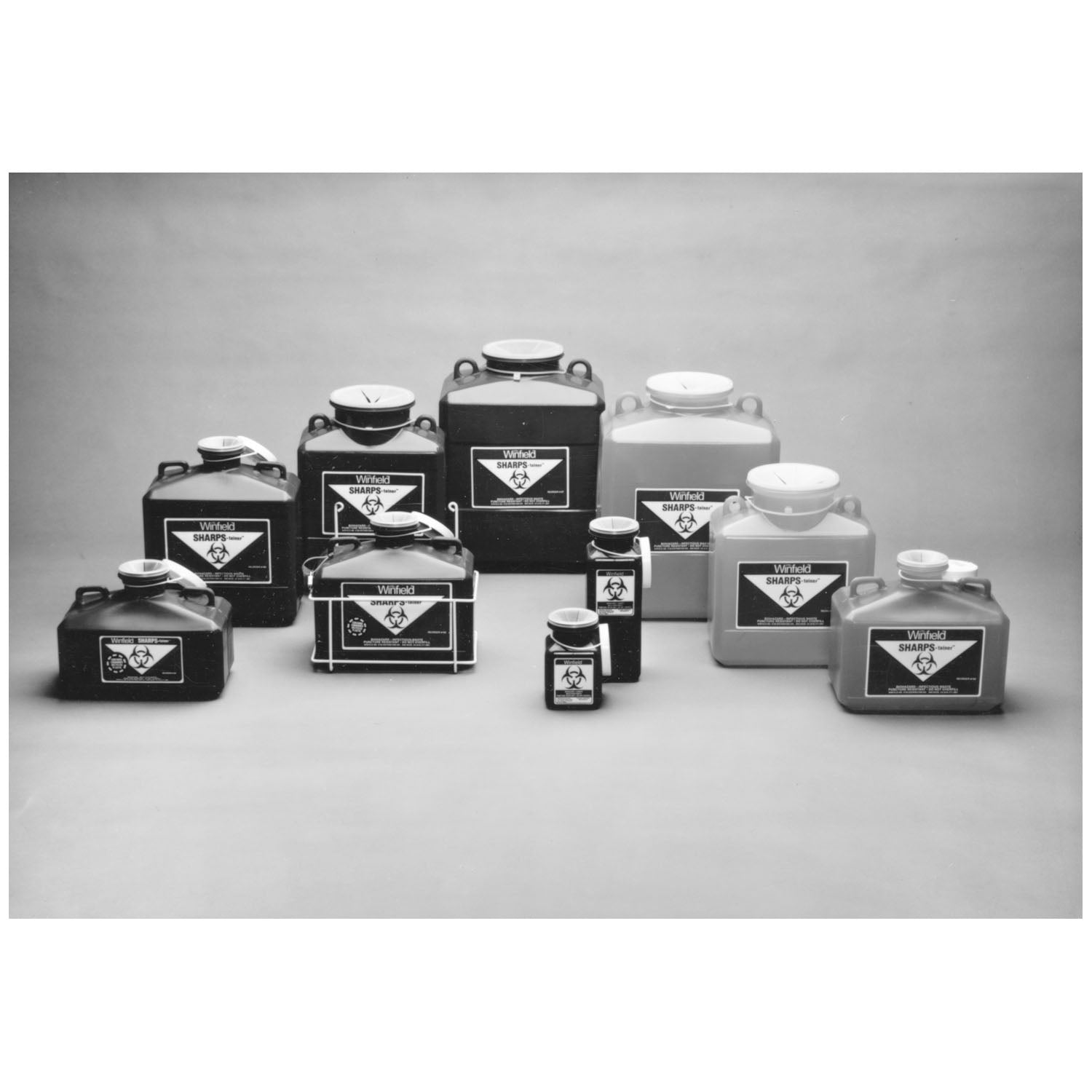 MEDEGEN NON-STACKABLE SHARPS CONTAINERS - POLYPROPYLENE "Sharps-Tainers™, Medium Size, Locking Cap, 10\" x 6\" x 11\", 6.2 Qt, Red, Print Label: Biohazard, Biohazard Symbol, 12/cs (12 cs/plt)"